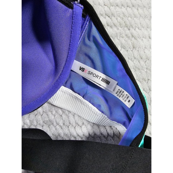 Victoria's Secret Sport Sports Bra size 36D - Picture 4 of 5